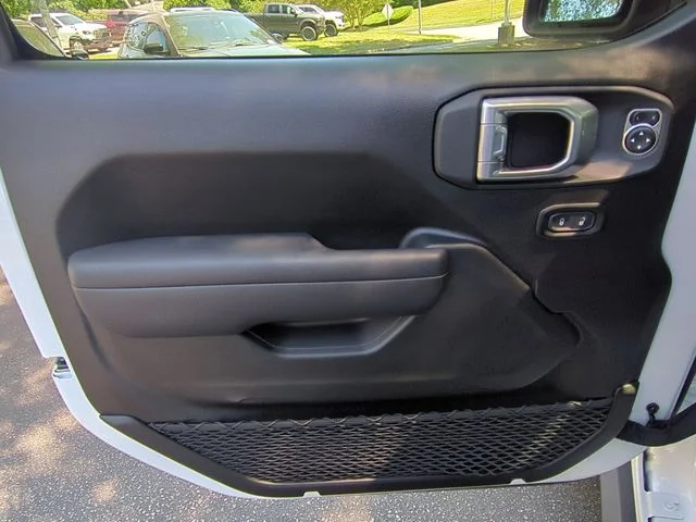 Used 2024 White Jeep Rubicon image 12