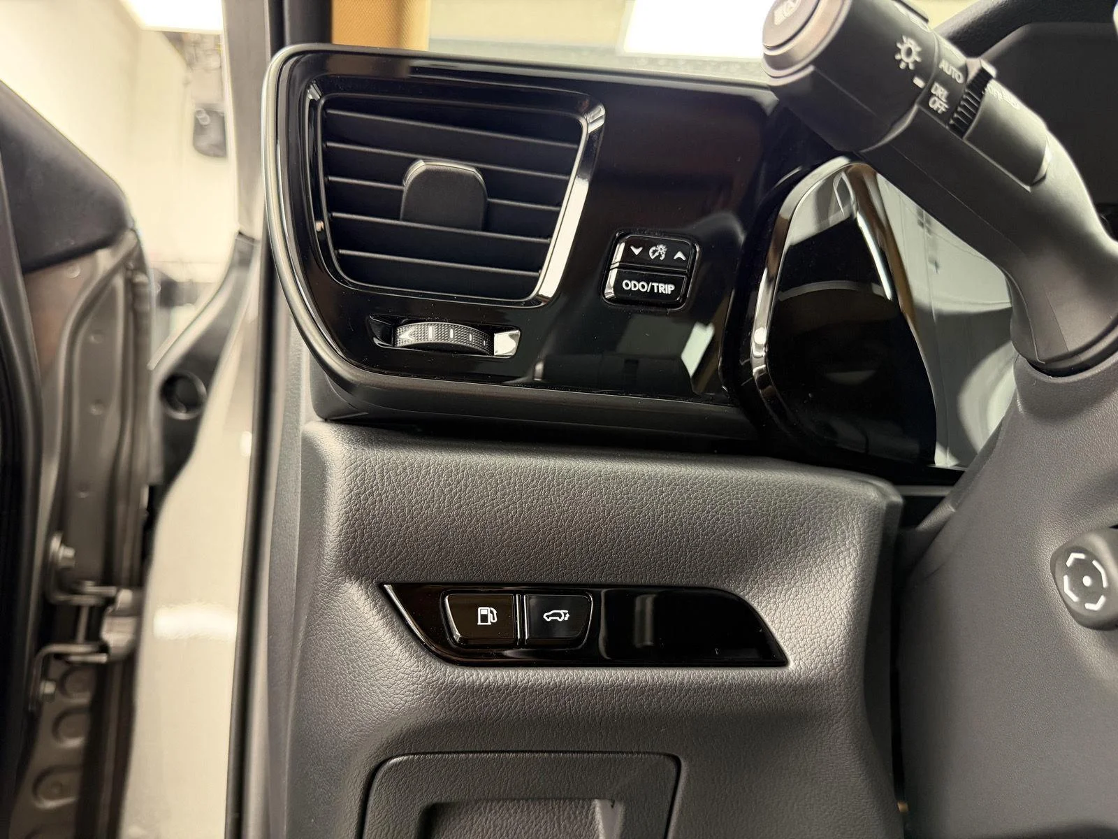 Certified Used 2026 Atomic Silver Lexus NX 350h Premium image 18