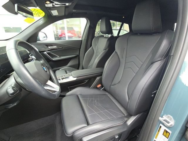 Used 2025 Green BMW xDrive28i image 11