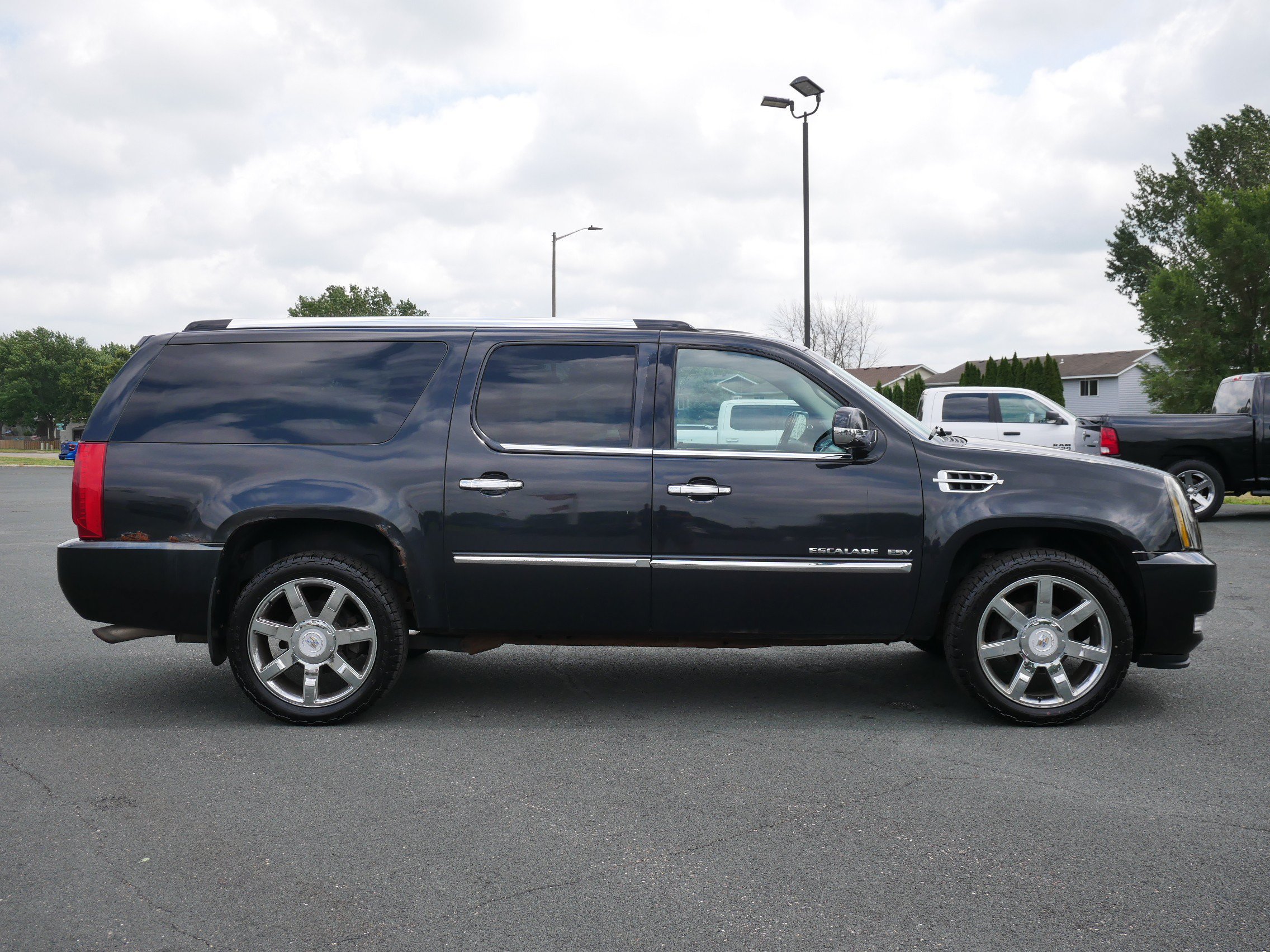 Used 2010 Black Ice Cadillac Premium image 6