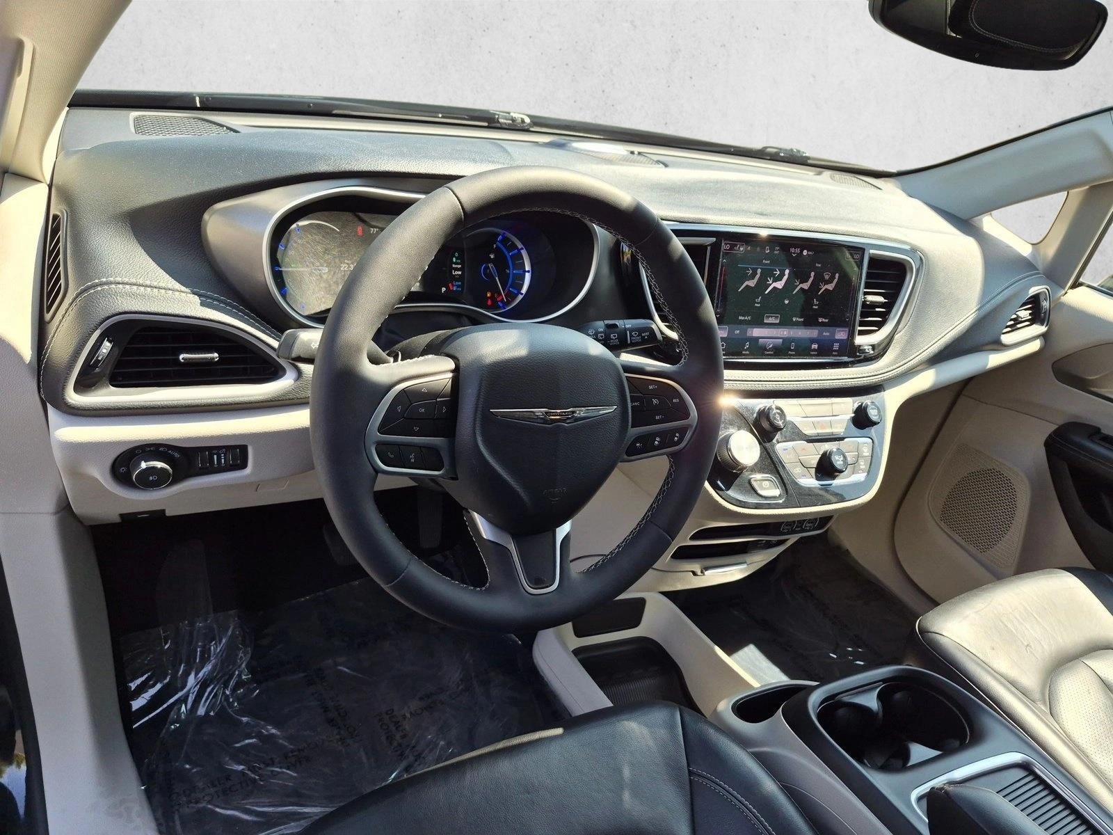 Used 2022 Brilliant Black Crystal Pearlcoat Chrysler Hybrid Touring L image 10