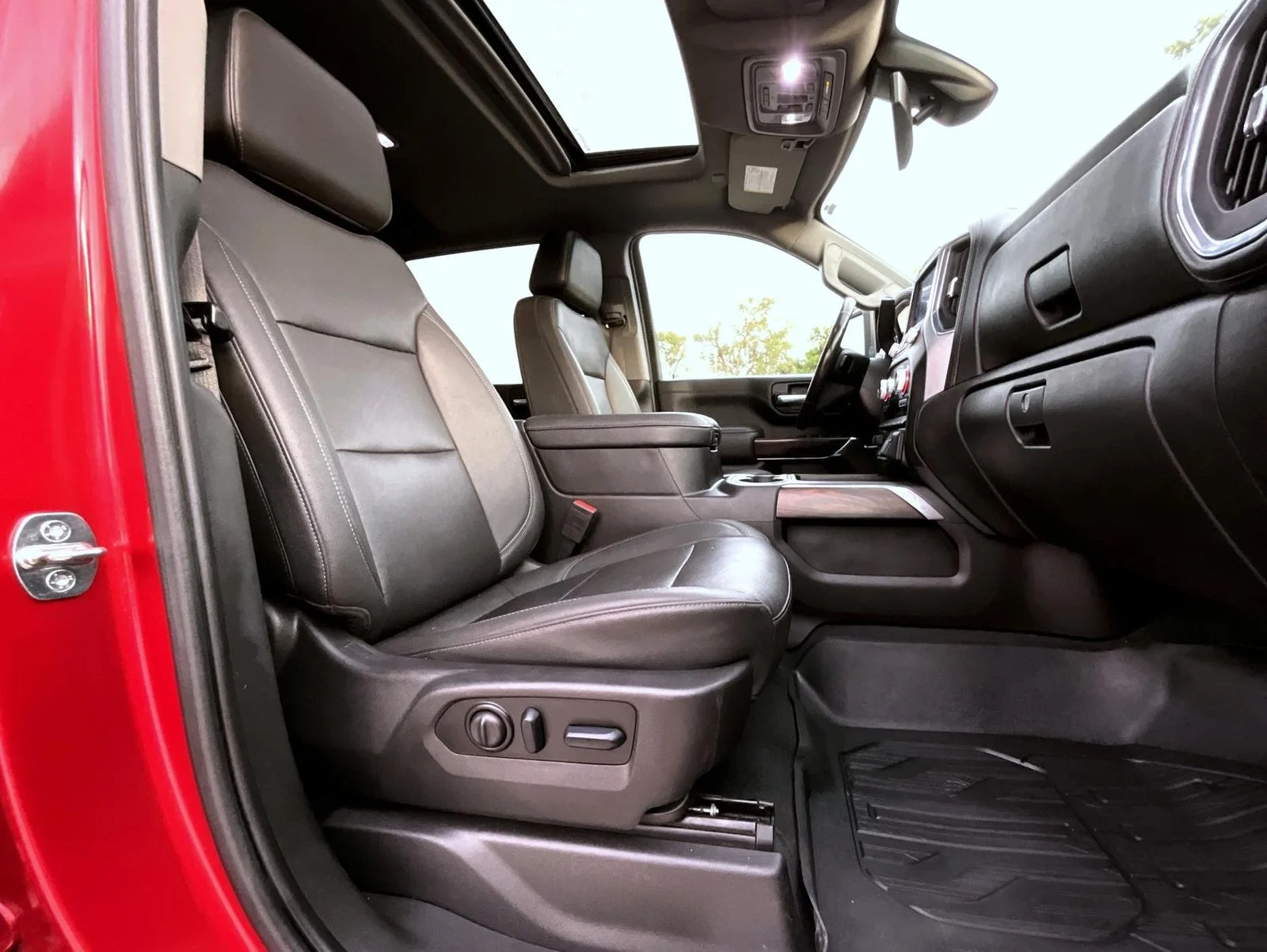 Used 2023 Red GMC SLT image 18