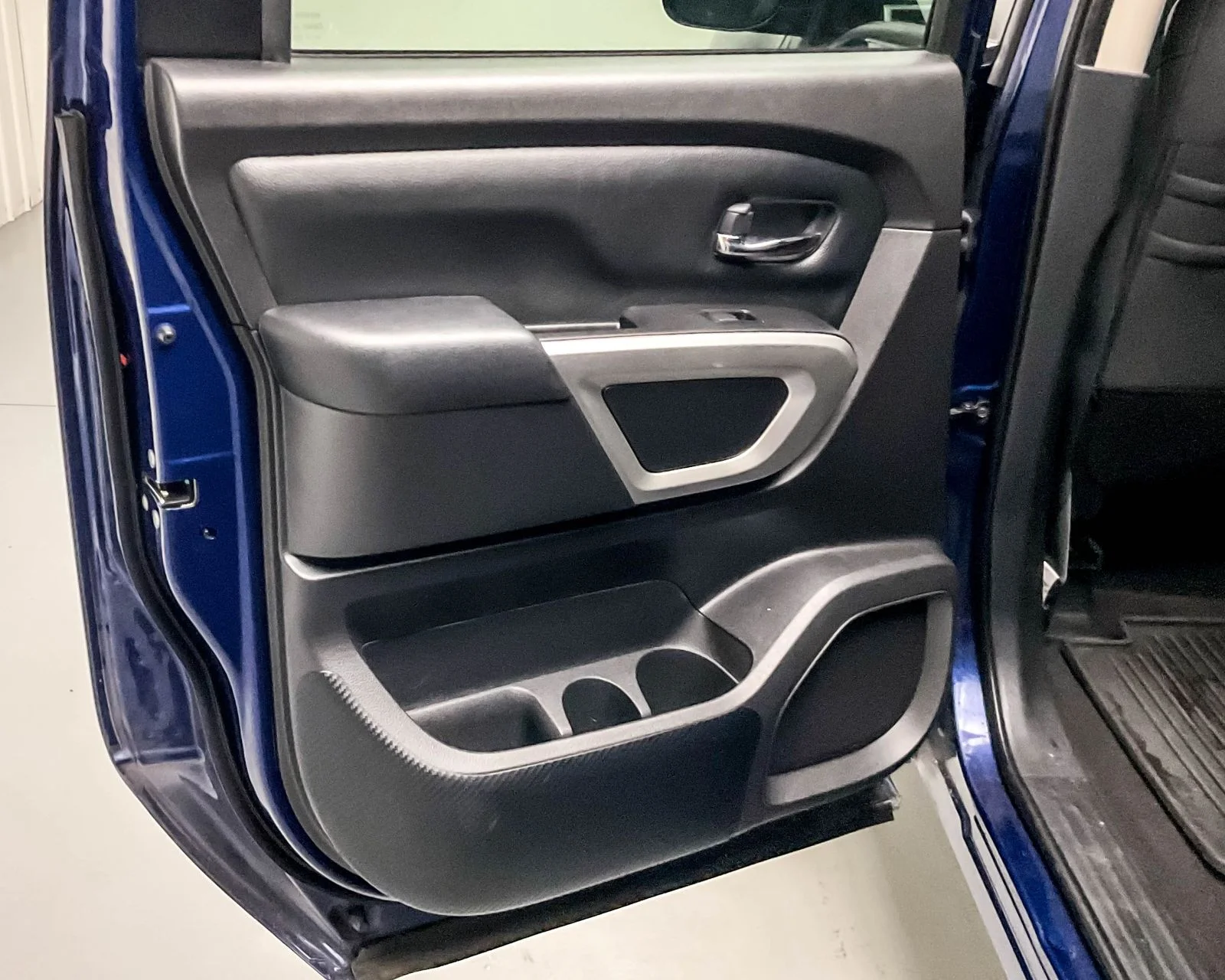 Used 2021 Blue Nissan SV image 20