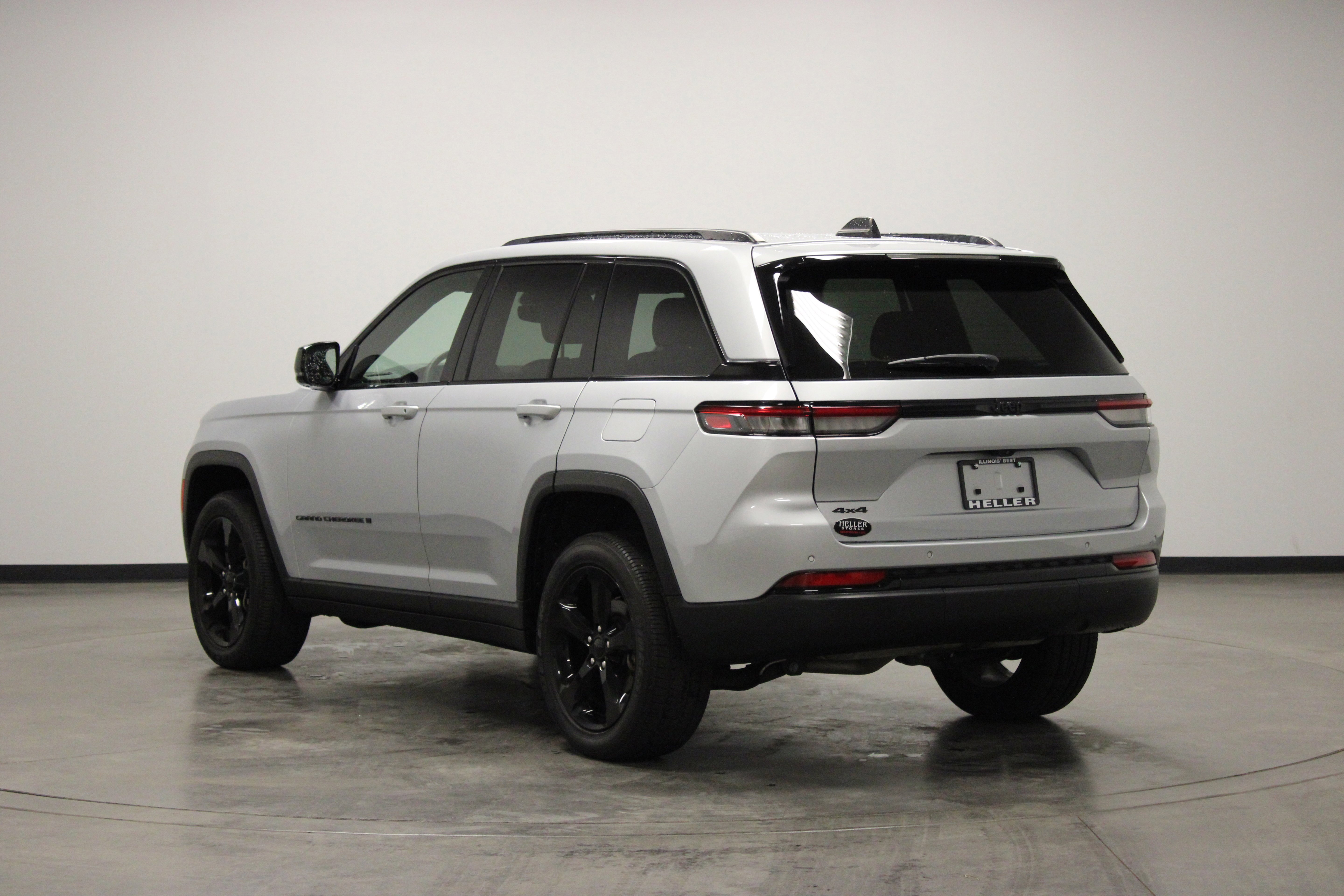 Used 2023 Silver Zynith Jeep Altitude X image 6