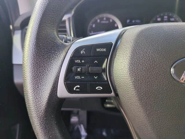Used 2019 Black Hyundai SE image 28