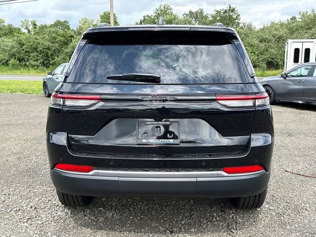 New 2026 Diamond Black Crystal Pearlcoat Jeep Limited image 3