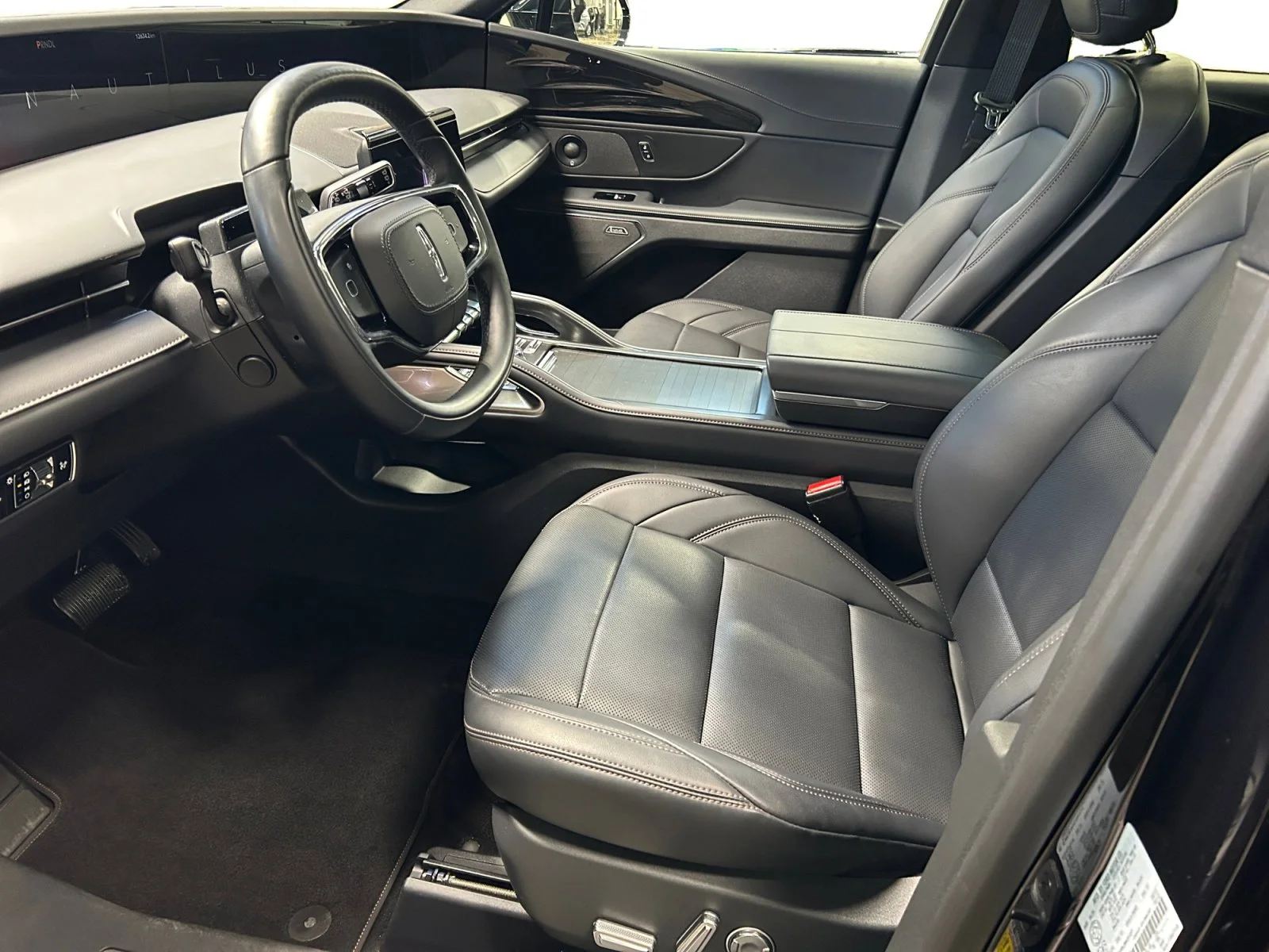 Used 2025 BLACK Lincoln PREMIERE AWD image 14