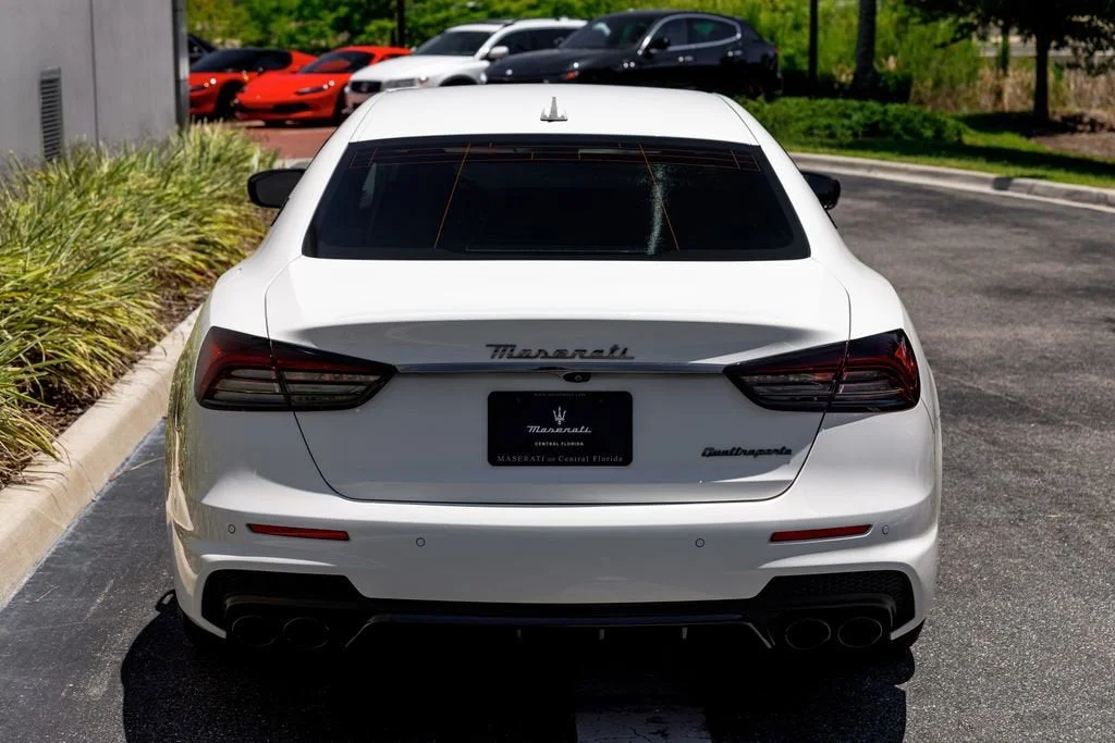 Used 2022 Bianco Maserati Modena image 4