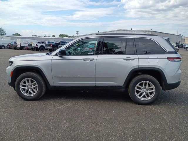 Used 2025 Silver Jeep Laredo X image 8