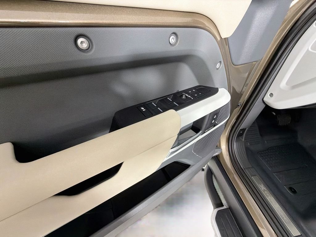 Certified Used 2023 Brown Land Rover X-Dynamic SE image 18