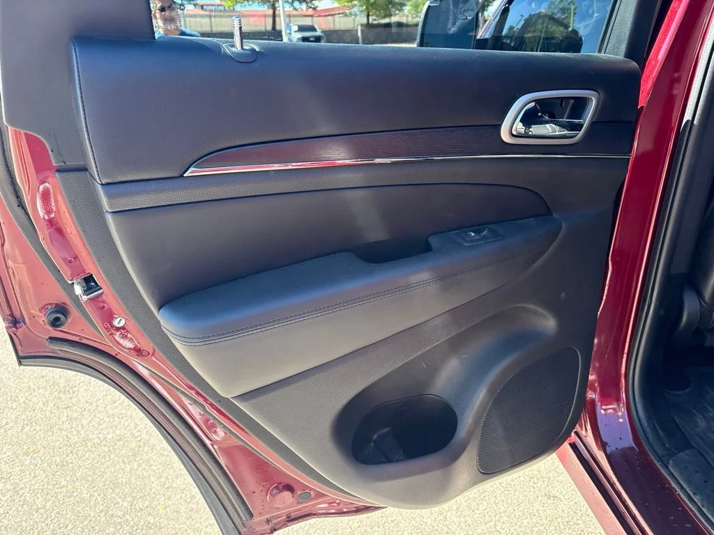 Used 2018 Red Jeep Overland image 17