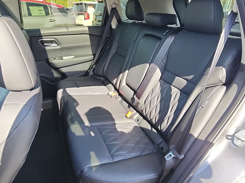 2026 Nissan Rogue Platinum - Photo 7
