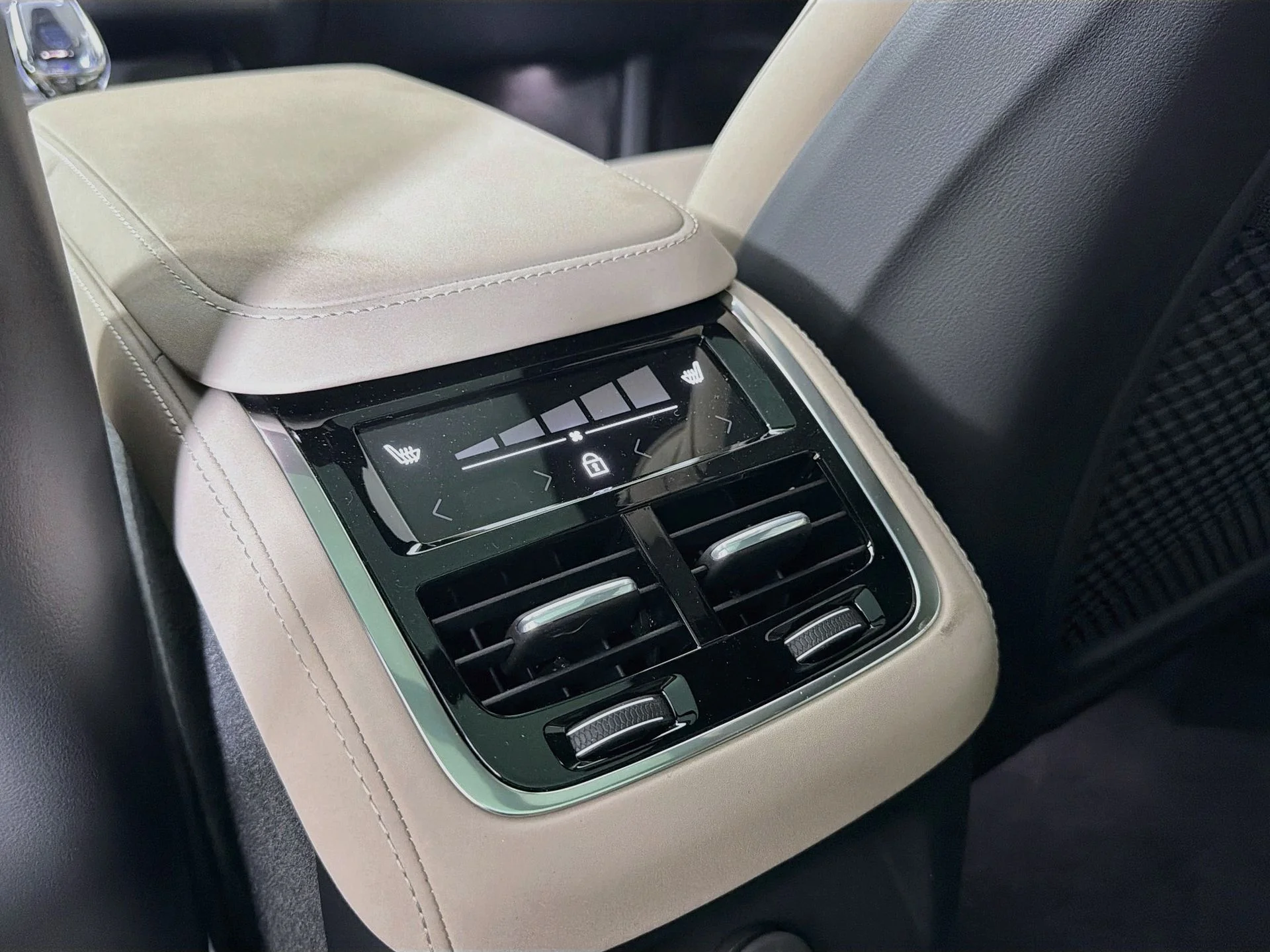 New 2026 Bright Dusk Volvo Plus image 25