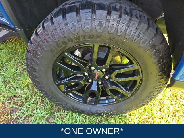 Used 2023 Blue GMC Elevation image 3