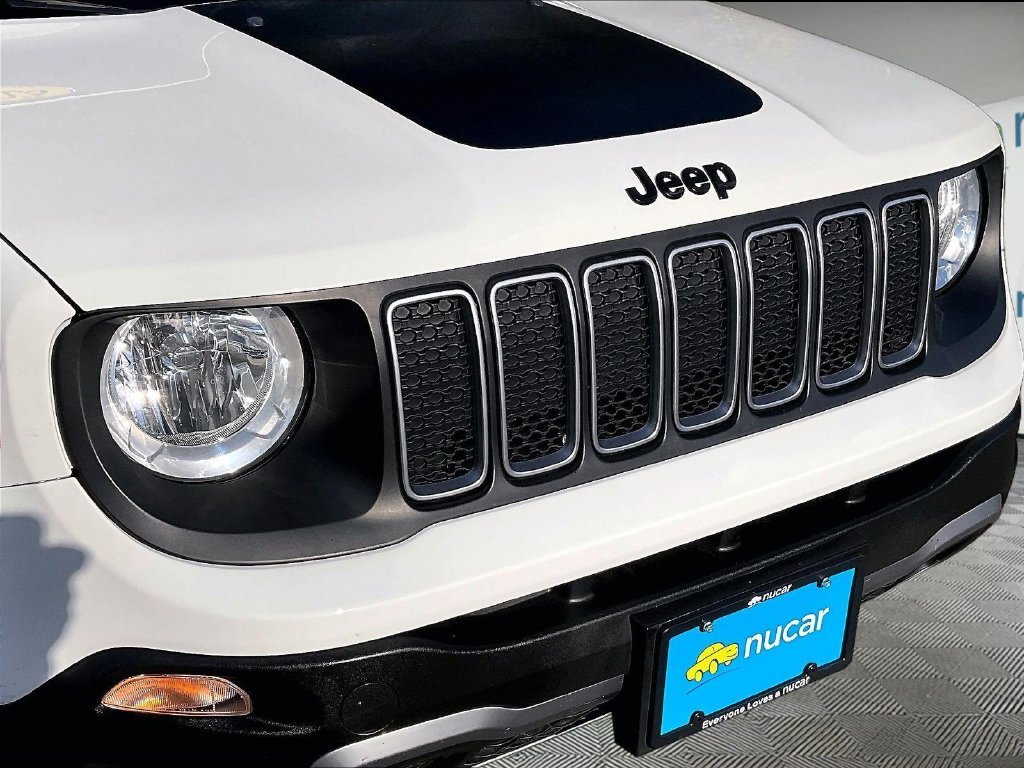 Used 2023 White Jeep Latitude image 28