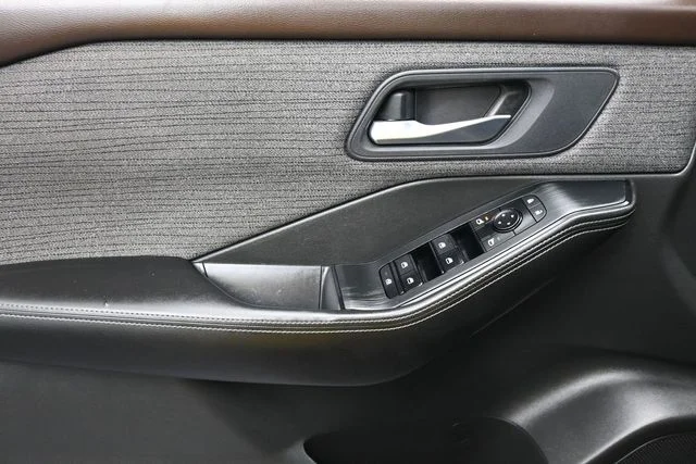 Used 2022 Black Nissan SV image 8