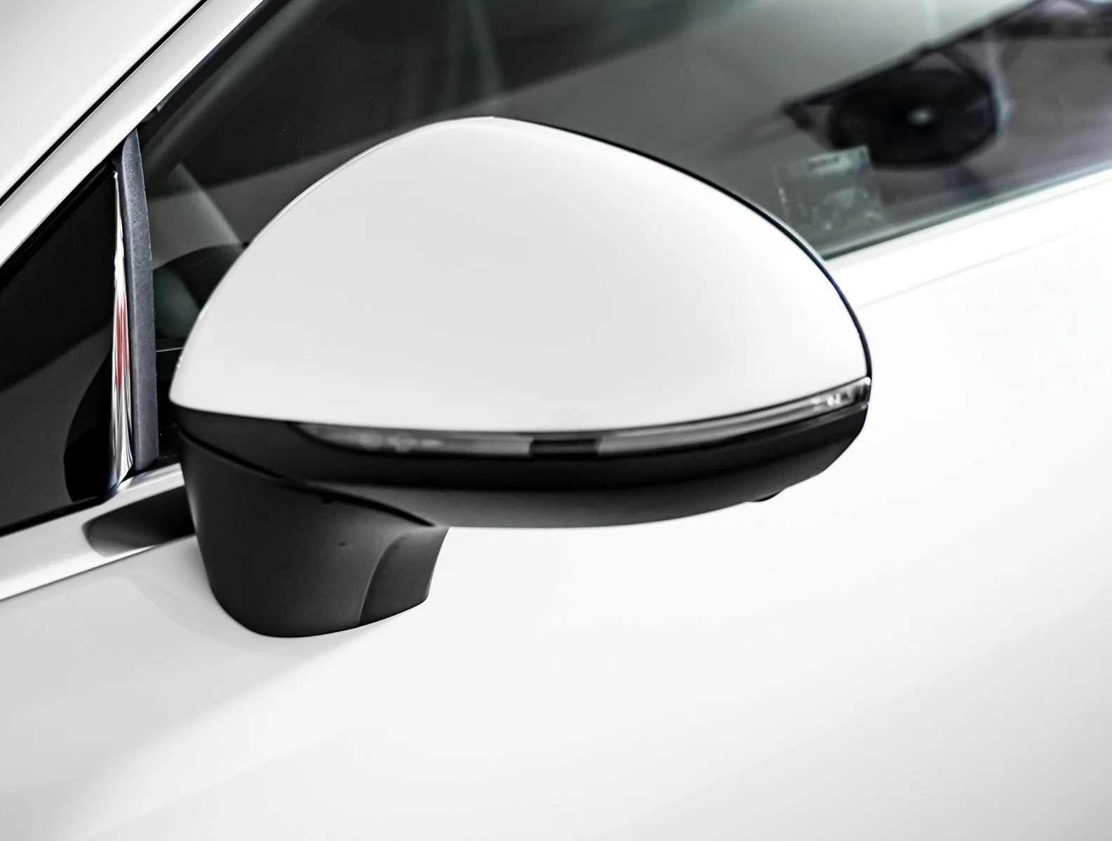 New 2026 Moonlight White Mercedes-Benz CLE 300 4MATIC® image 23