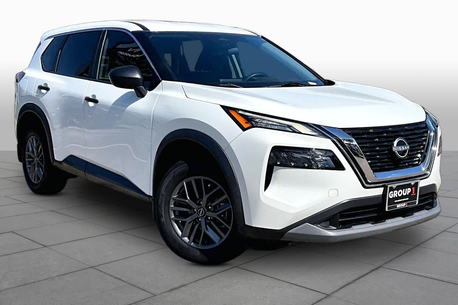 Used 2023 Glacier White Nissan S image 3