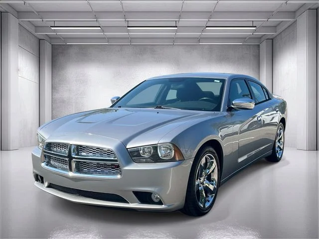 Used 2013 Silver Dodge SXT image 7