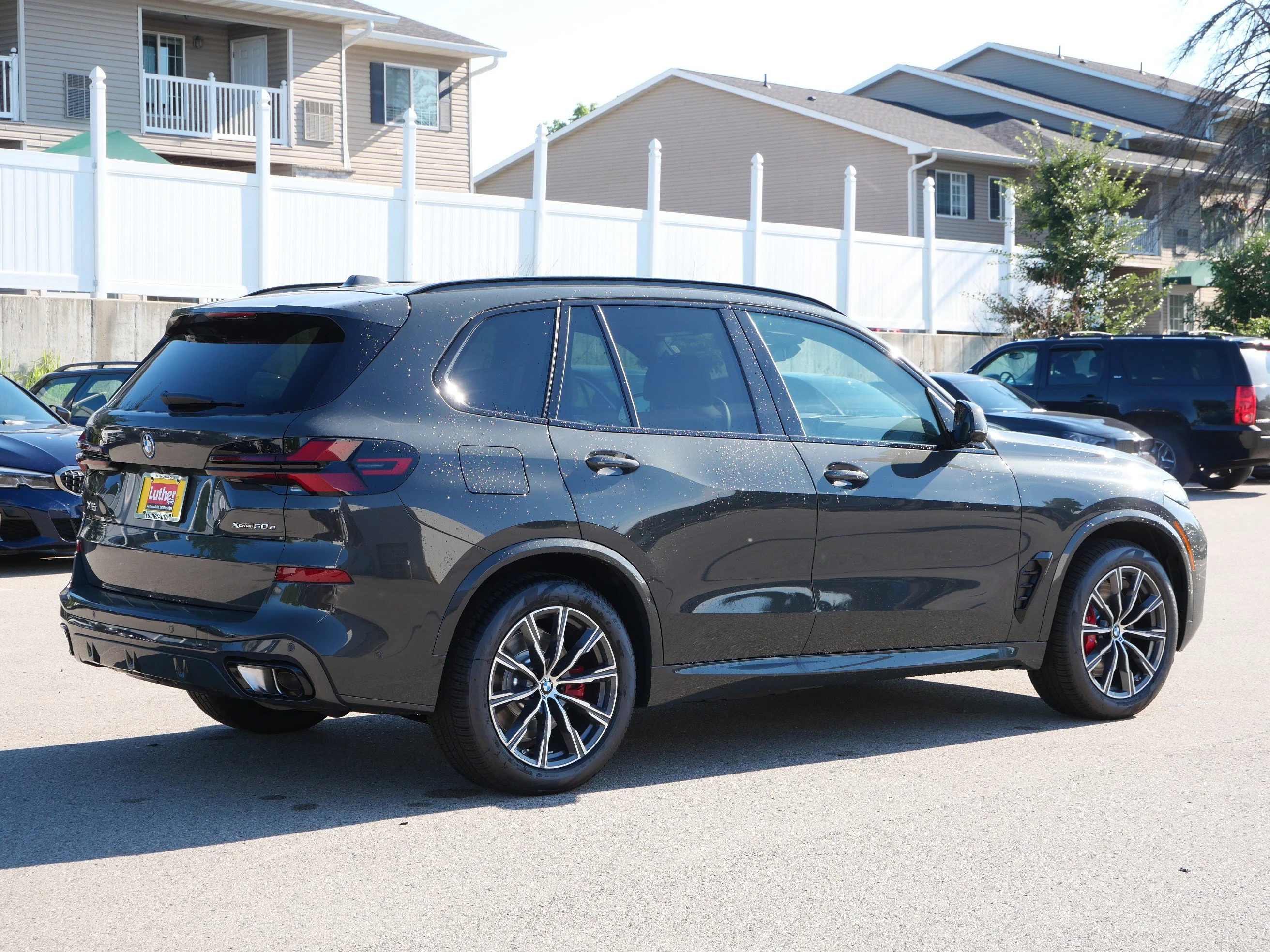 New 2026 Dravit Grey Metallic BMW xDrive50e image 2