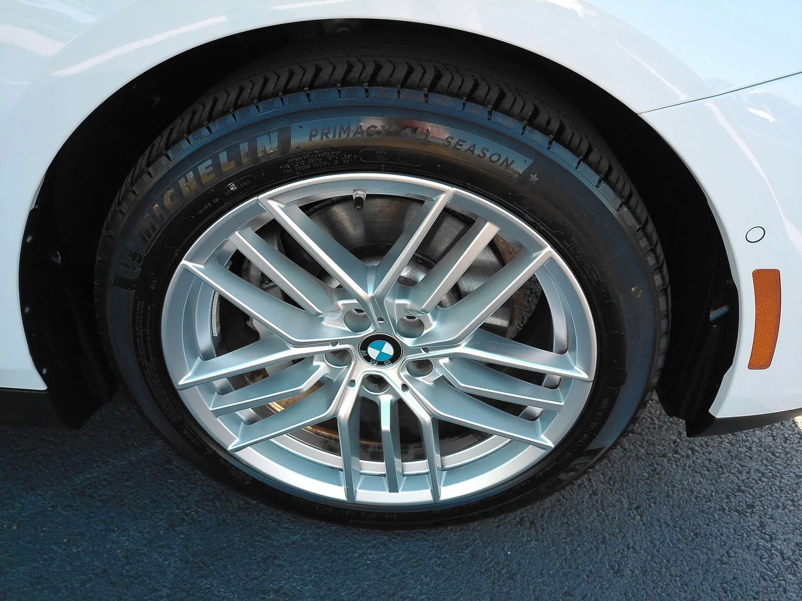 Used 2024 White BMW 530i xDrive image 29