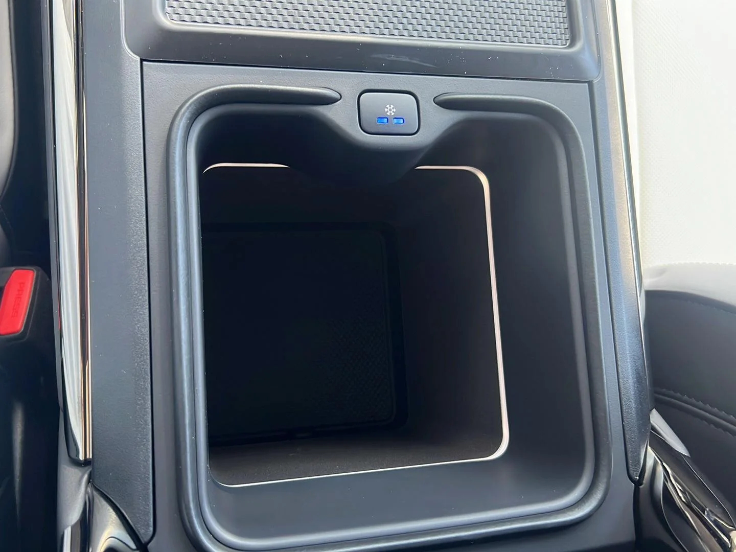 New 2026 Constellation Blue SV Bespoke Ultra Metallic Gloss Land Rover Dynamic SE image 16