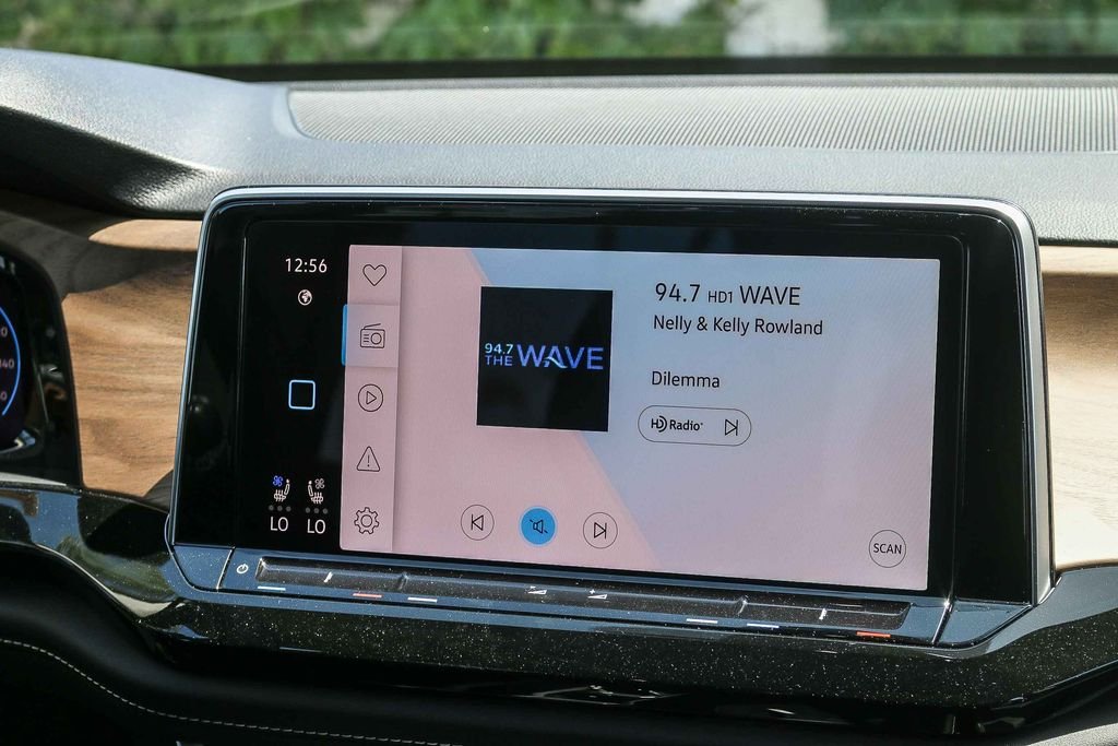 New 2026 Silver Volkswagen 2.0T SE w/Technology image 15