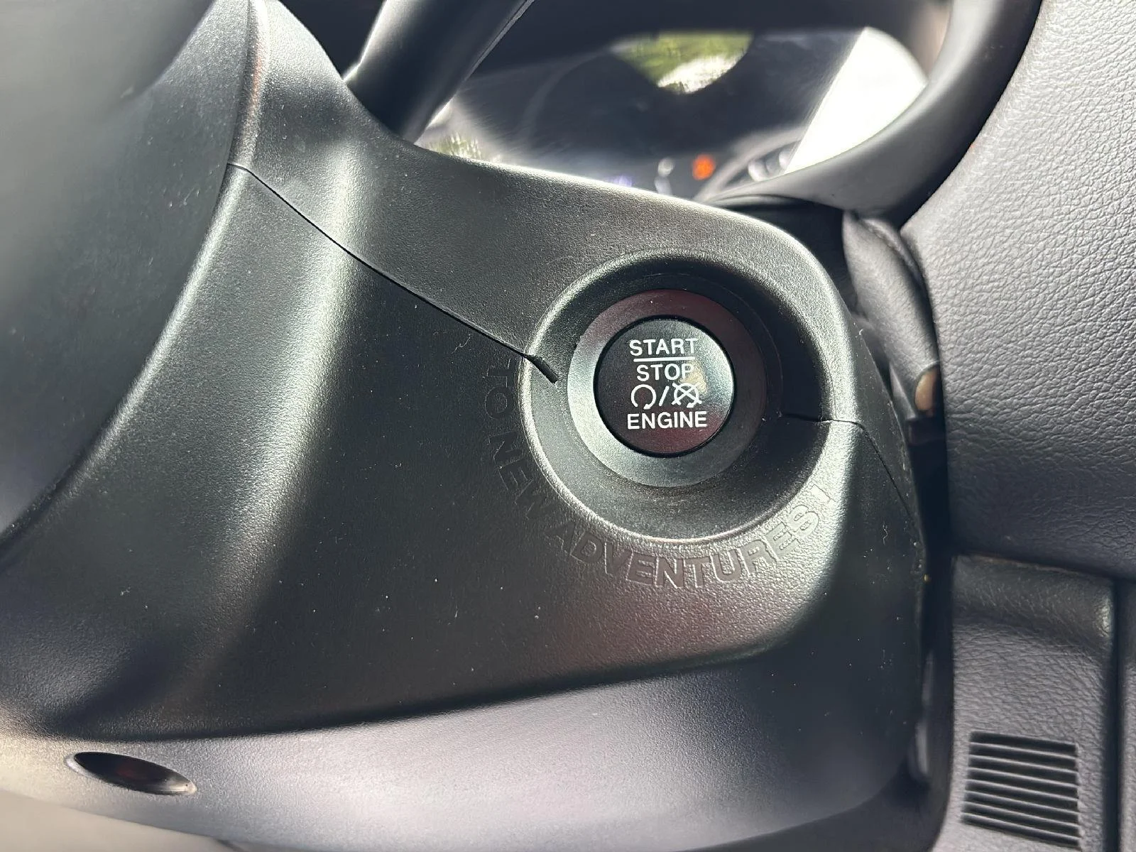 Used 2022 Alpine White Clearcoat Jeep Sport image 20