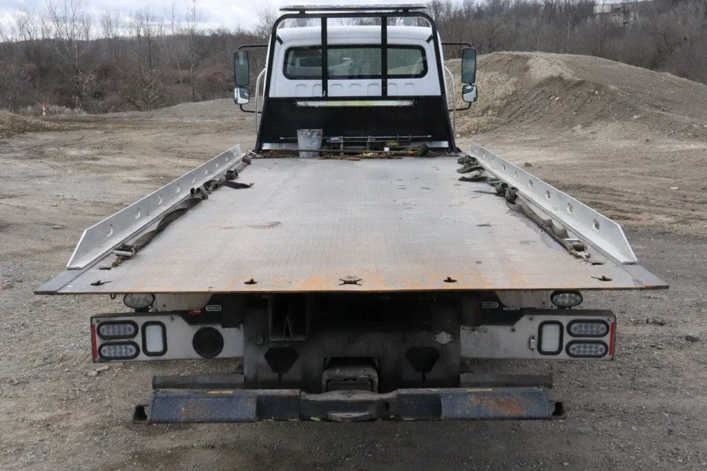 Used 2021  FREIGHTLINER M2 image 3