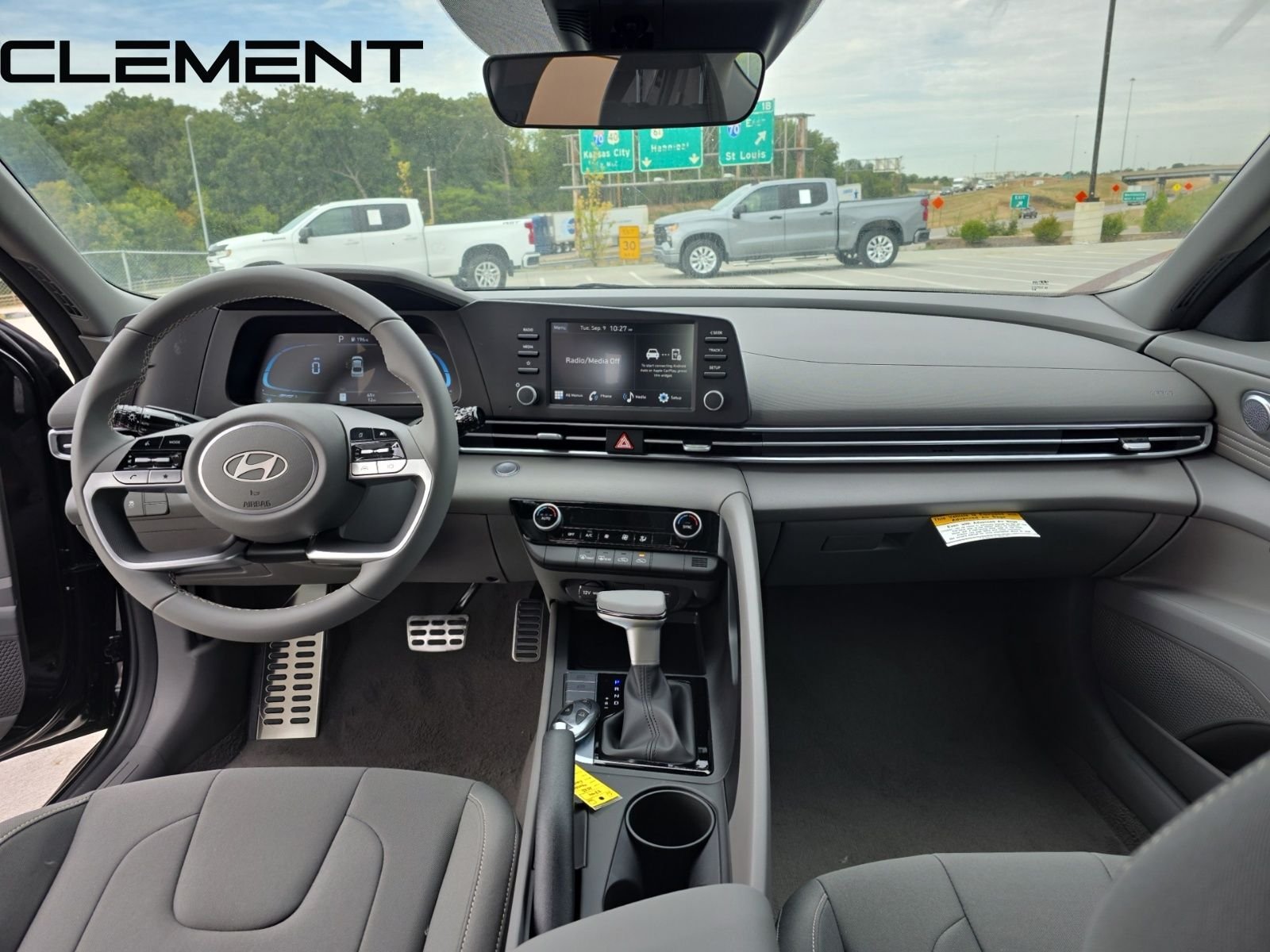 2025 Hyundai Elantra SEL - Photo 12