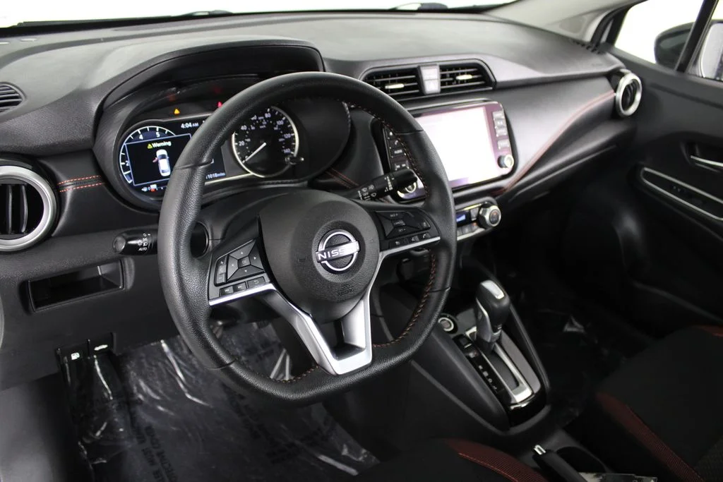 2025 Nissan Versa Sedan SR - Photo 17