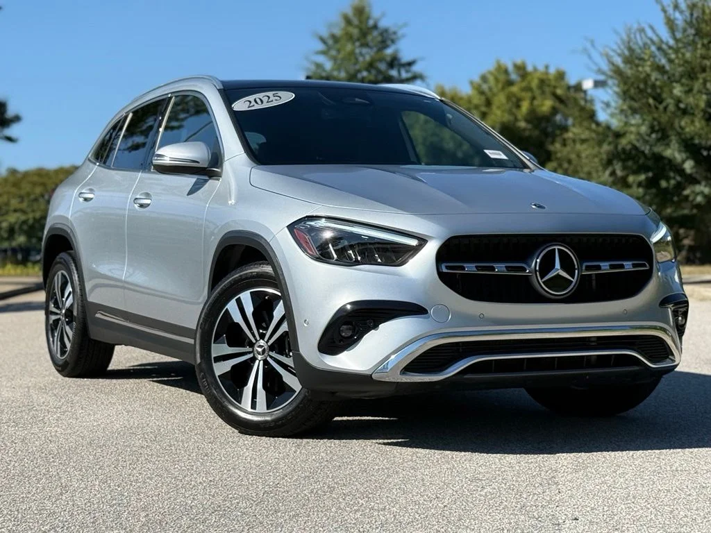 Used 2025  Mercedes-Benz GLA 250 image 1
