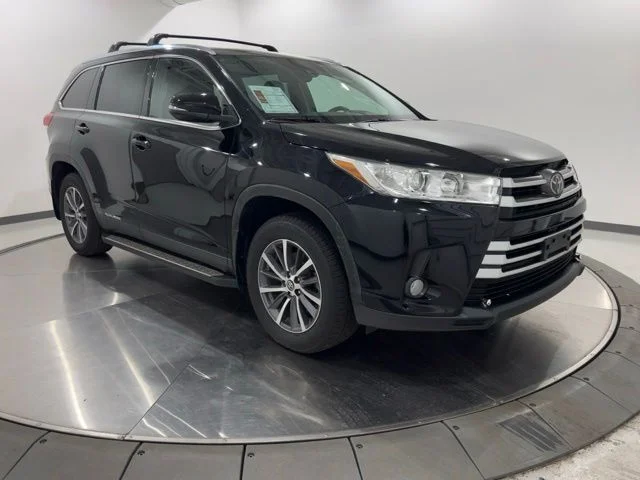 Used 2019 Black Toyota XLE image 7