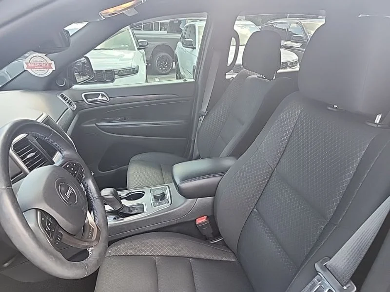 Used 2019 Black Jeep Laredo image 9