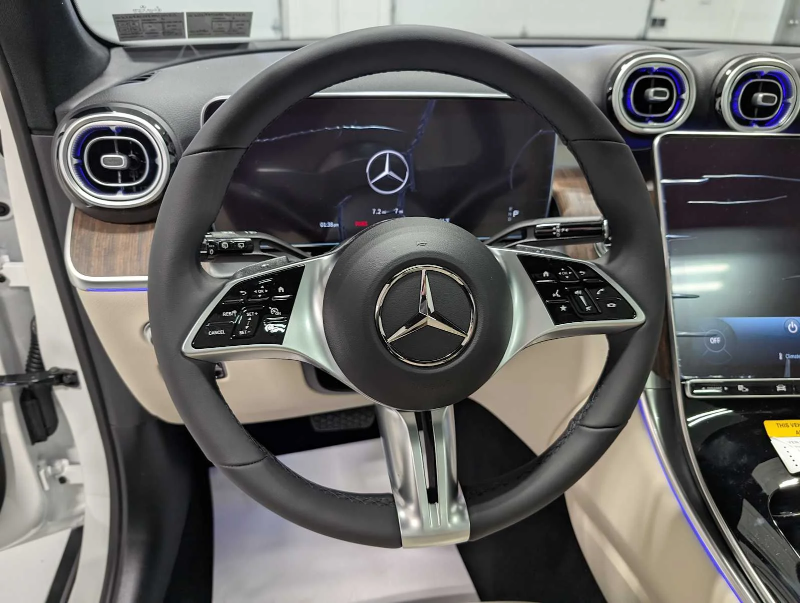 Certified Used 2026 Polar White Mercedes-Benz GLC 300 image 31