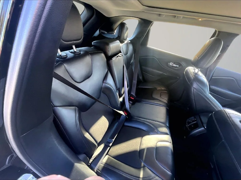 Used 2020 Black Jeep Latitude Plus image 28