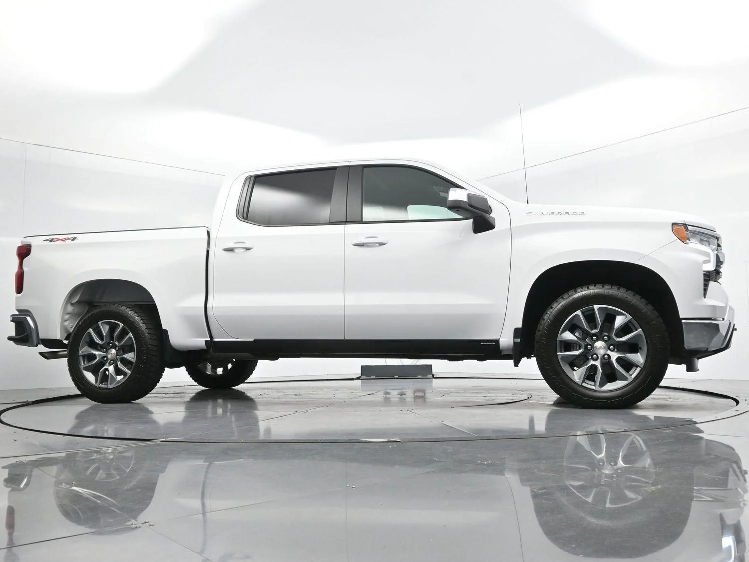 Used 2025 Summit White Chevrolet LT image 43