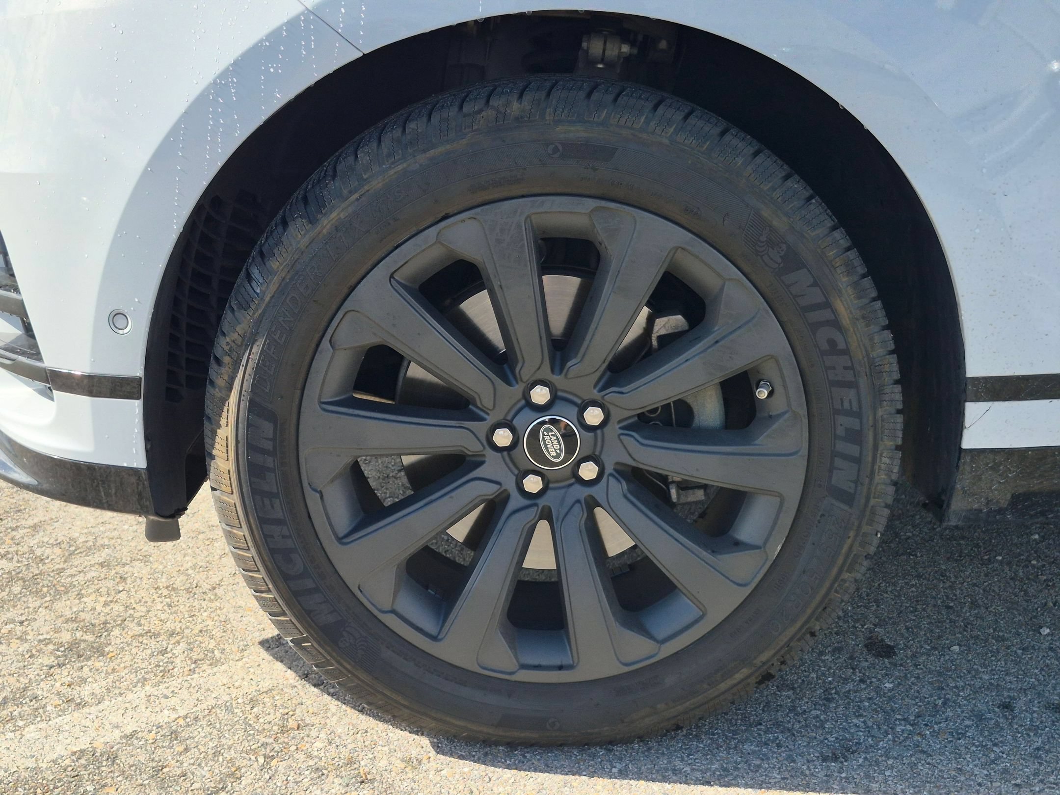 Used 2021 White Land Rover R-Dynamic S image 11