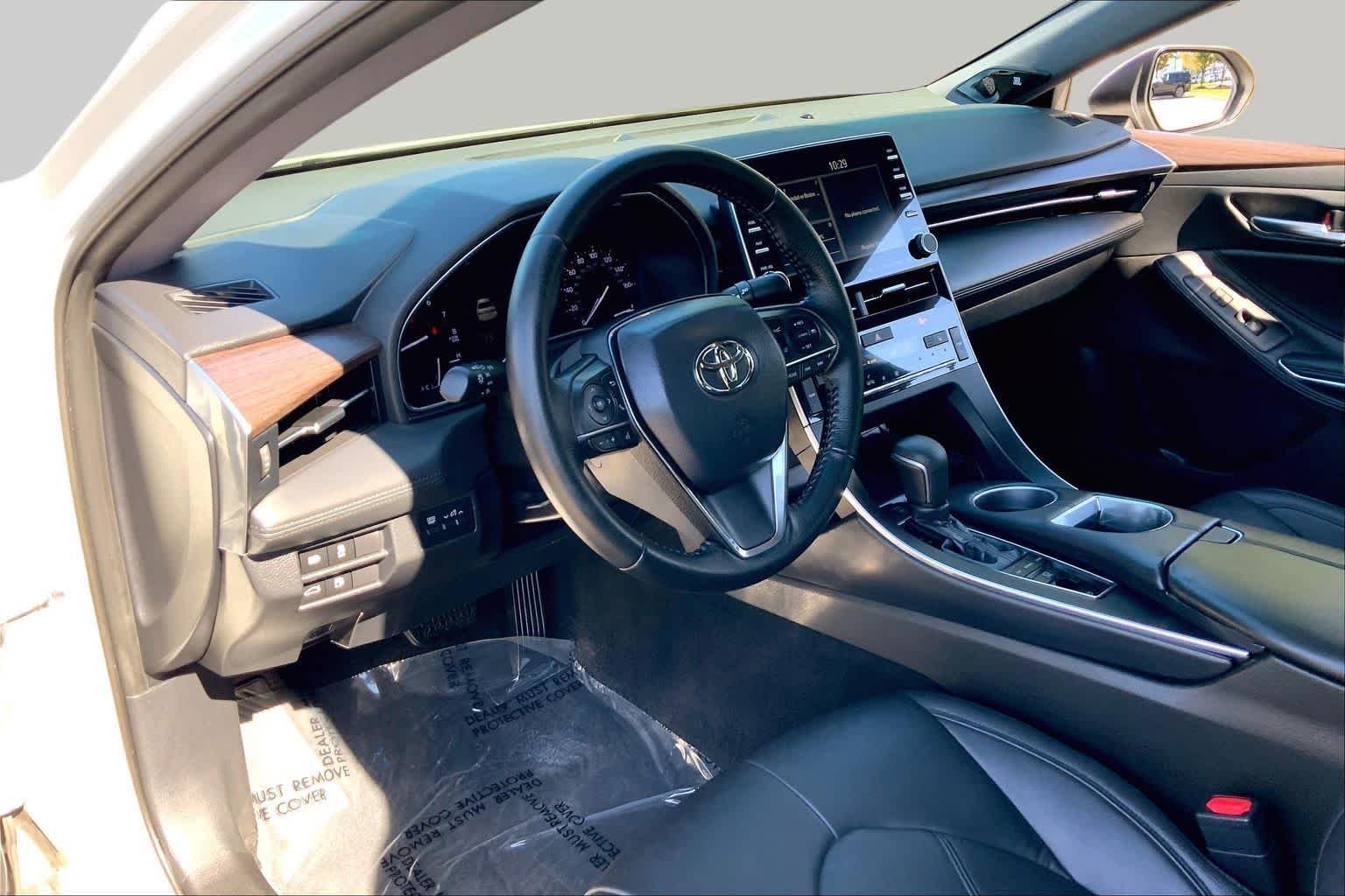 Used 2019 Wind Chill Pearl Toyota XLE image 18