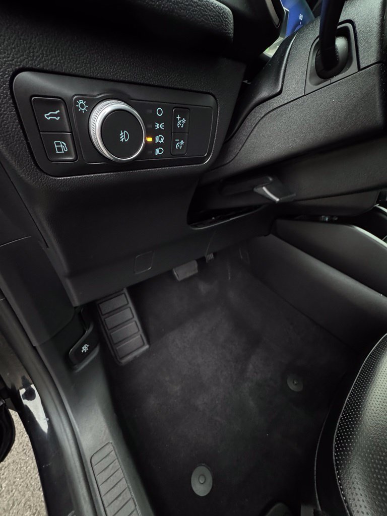 Used 2022 Black Metallic Ford SEL image 15