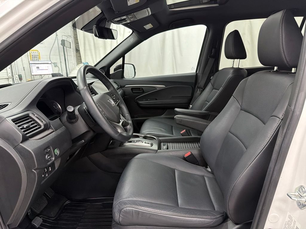 Used 2023 White Honda EX-L image 12