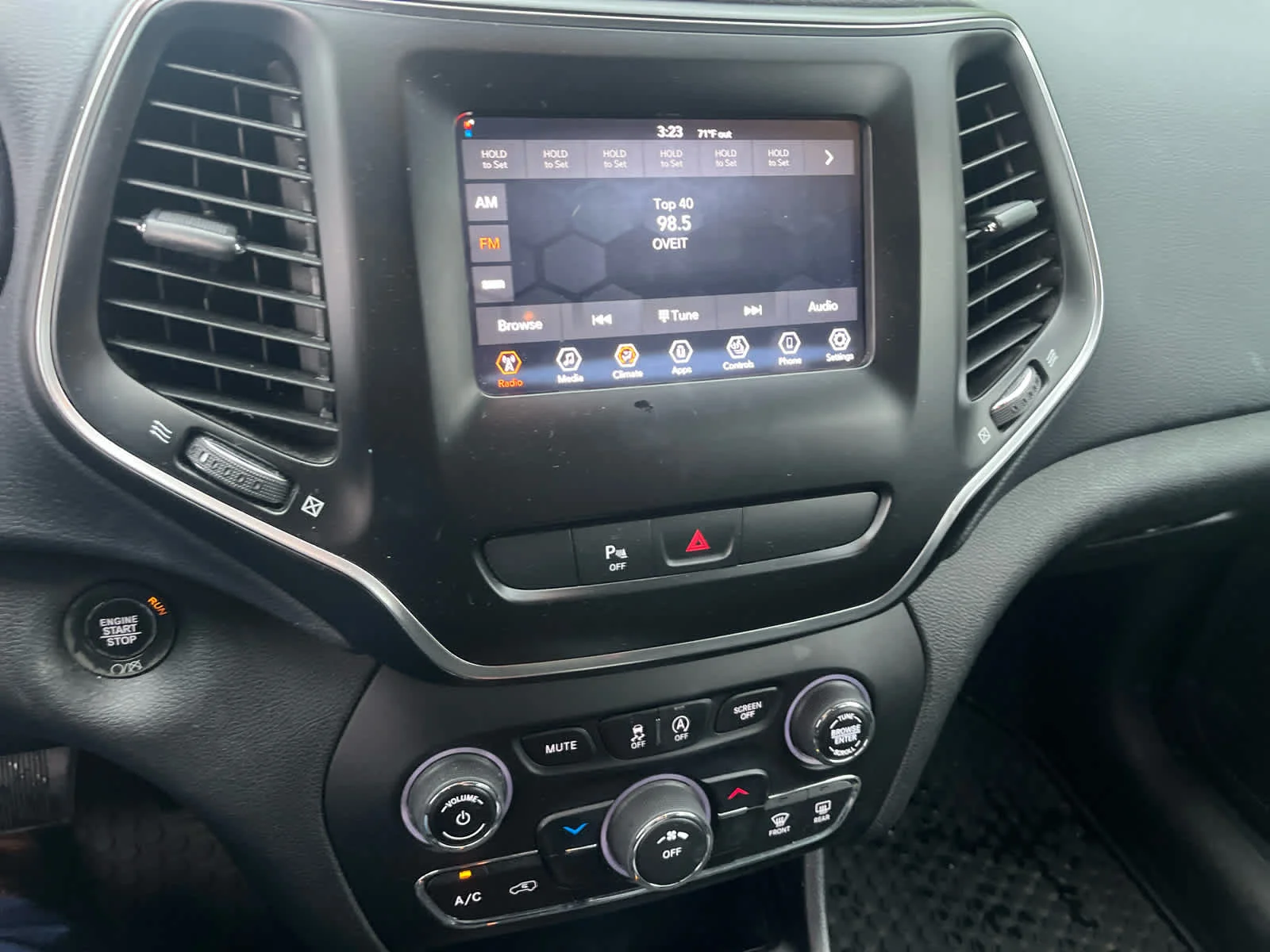 Used 2019 Bright White Clearcoat Jeep Latitude Plus image 5