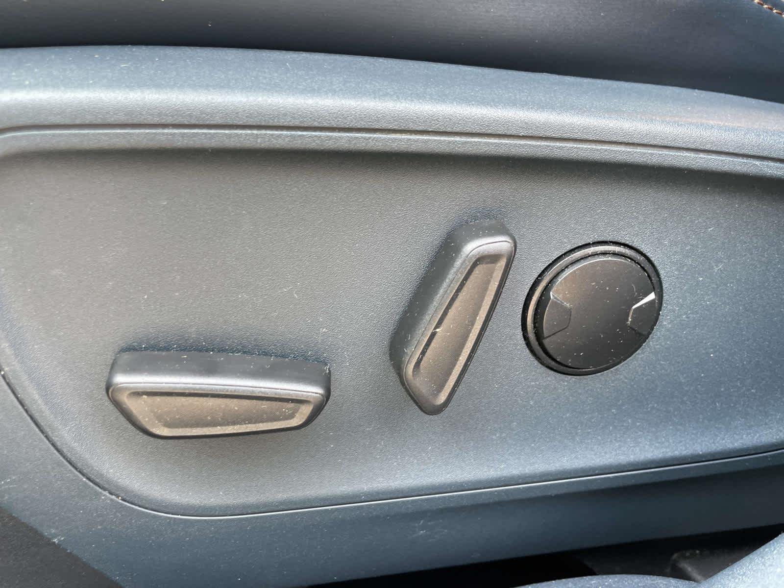 Used 2022 Cactus Gray Ford Lariat image 23