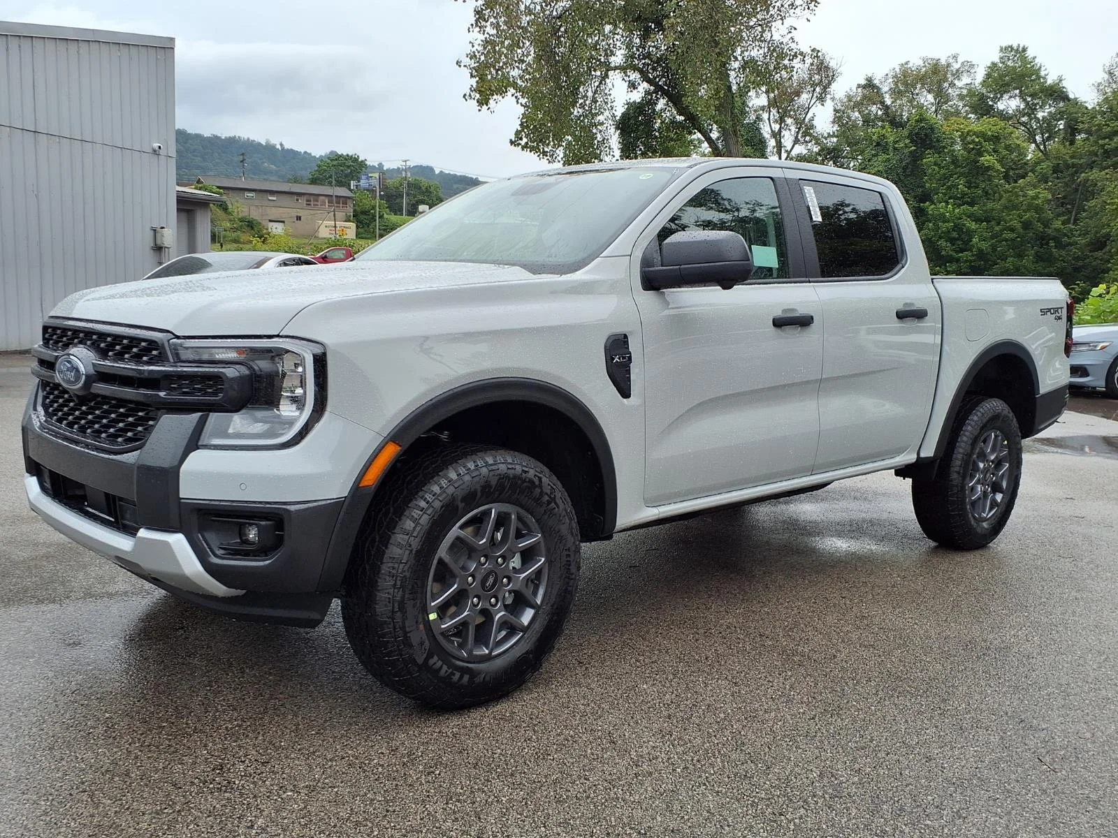 New 2026 Avalanche Ford XLT image 2