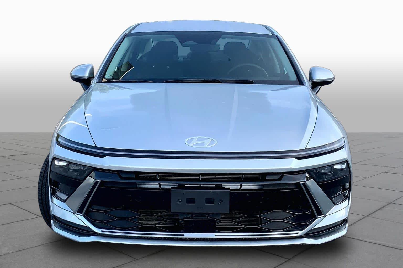 Used 2024 Aero Silver Hyundai SEL image 4