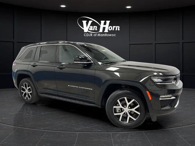 Used 2025 Pearlcoat Jeep Limited image 1