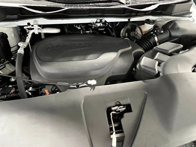 New 2027 Silver Honda Touring image 13