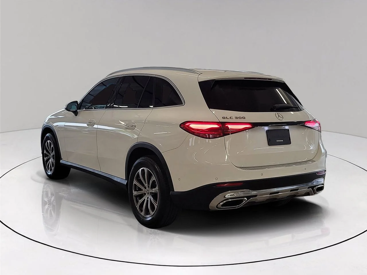 Certified Used 2023 White Mercedes-Benz GLC 300 image 4