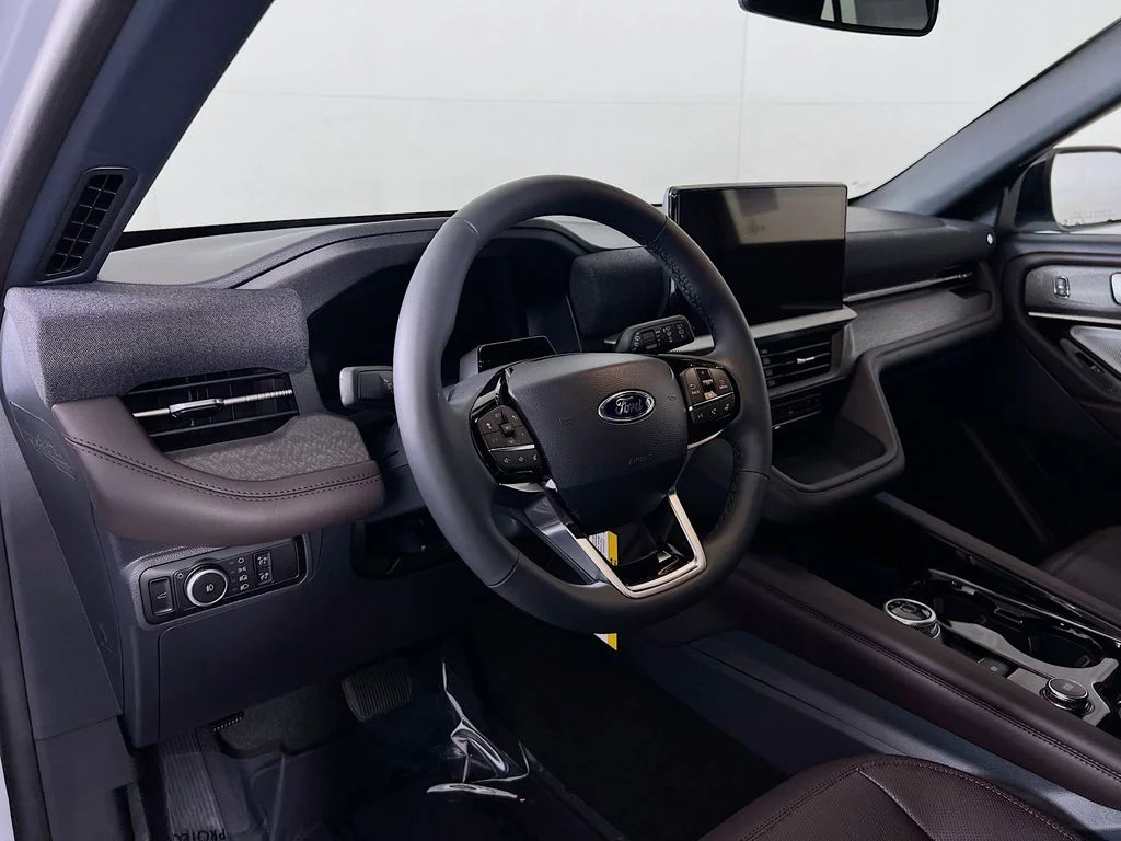New 2026 Space White Metallic Ford Platinum image 3