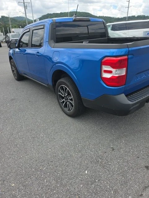 Used 2022 Blue Ford Lariat image 3